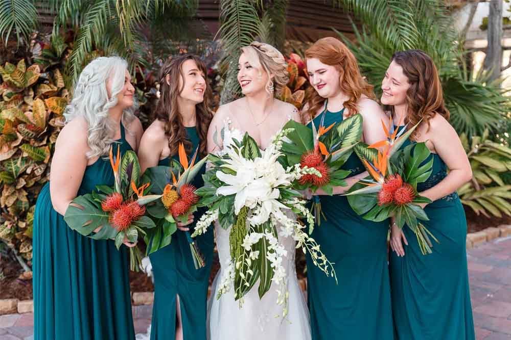 Navy blue and champagne gold wedding theme with elegant classic styling